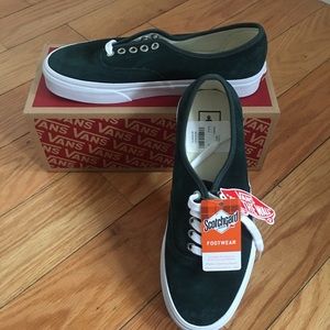 NWT Emerald Green Suede Authentic Vans